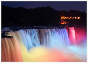 Niagara-Falls-in-the-night